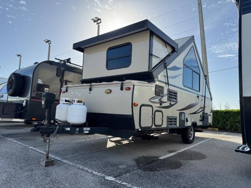 2018 Rockwood 2018 Rockwood Hard Side High Wall - thumbnail 2