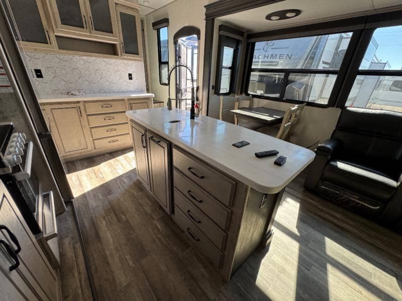 2023 Keystone RV 2023 Keystone RV Avalanche - thumbnail 12