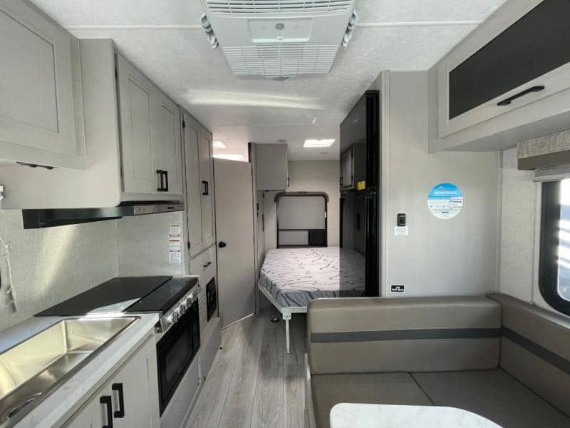 2024 Coachmen 2024 Coachmen Freelander - thumbnail 11