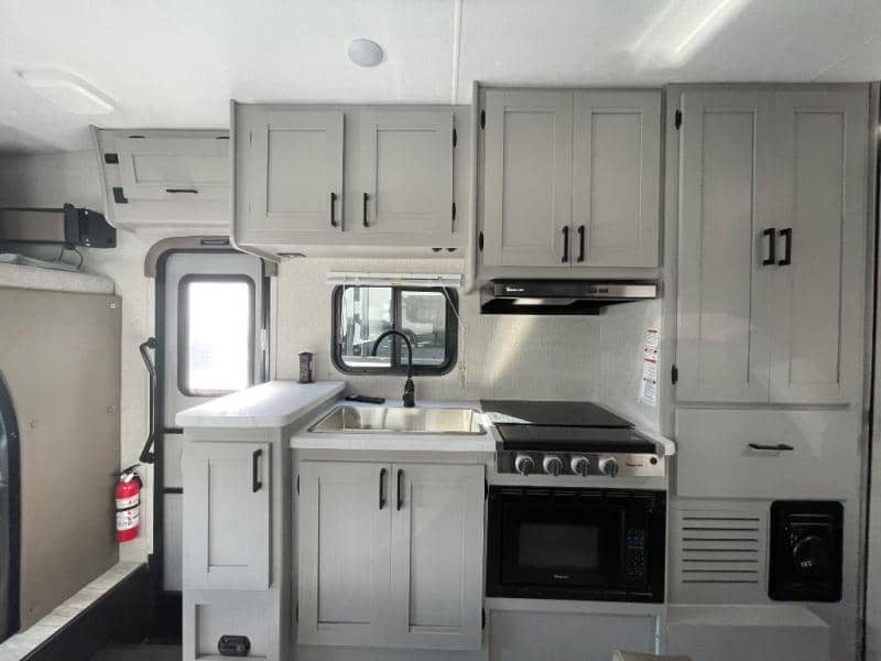 2024 Coachmen 2024 Coachmen Freelander - thumbnail 12