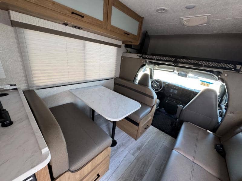 2024 Coachmen 2024 Coachmen Leprechaun - thumbnail 11