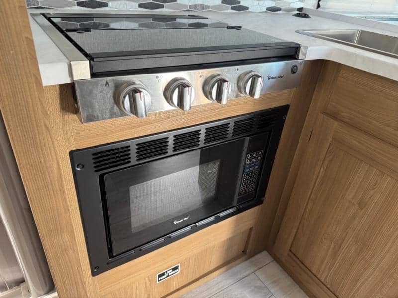 2024 Coachmen 2024 Coachmen Leprechaun - thumbnail 15