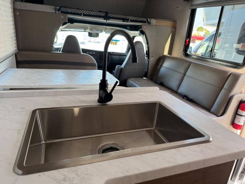 2024 Coachmen 2024 Coachmen Leprechaun - thumbnail 16