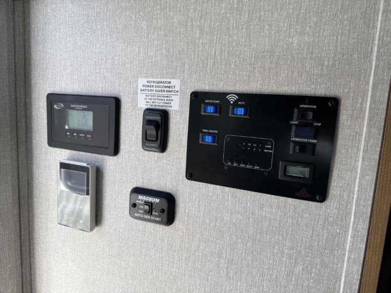 2024 Coachmen 2024 Coachmen Leprechaun - thumbnail 25