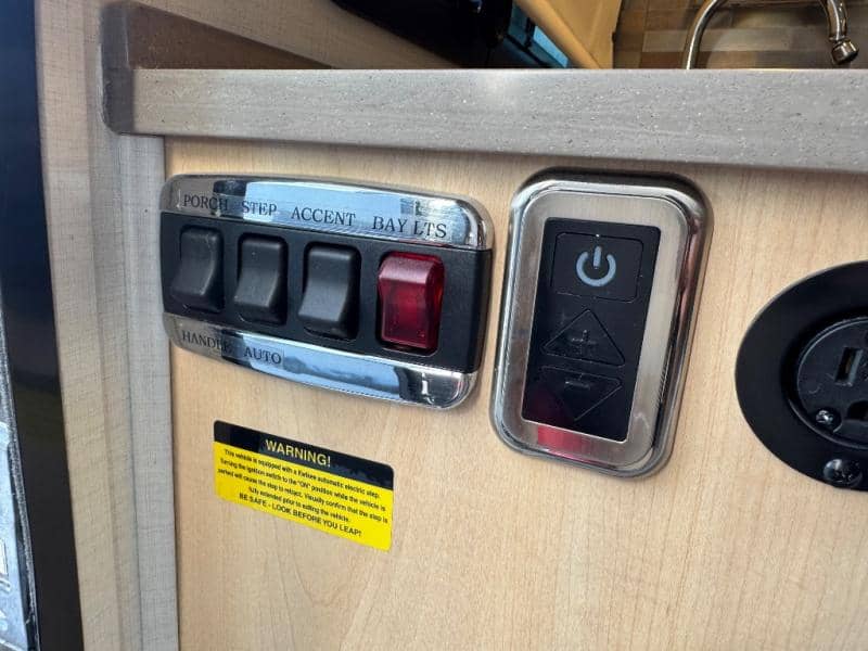 2020 Leisure Travel Vans 2020 Leisure Travel Vans Unity - thumbnail 28