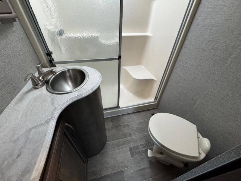 2019 Dutchmen 2019 Dutchmen Voltage - thumbnail 14