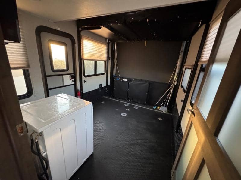 2019 Dutchmen 2019 Dutchmen Voltage - thumbnail 16