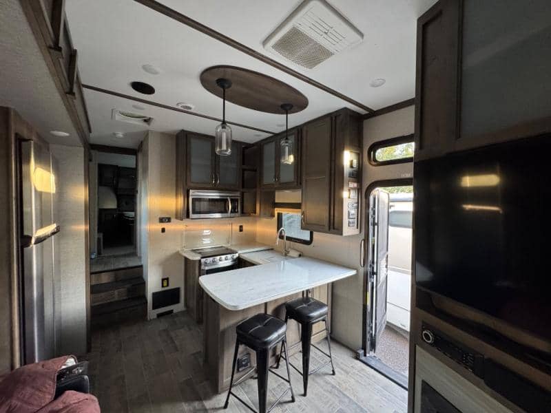 2019 Dutchmen 2019 Dutchmen Voltage - thumbnail 7