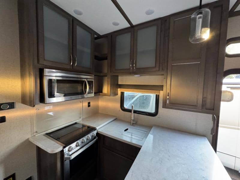 2019 Dutchmen 2019 Dutchmen Voltage - thumbnail 9