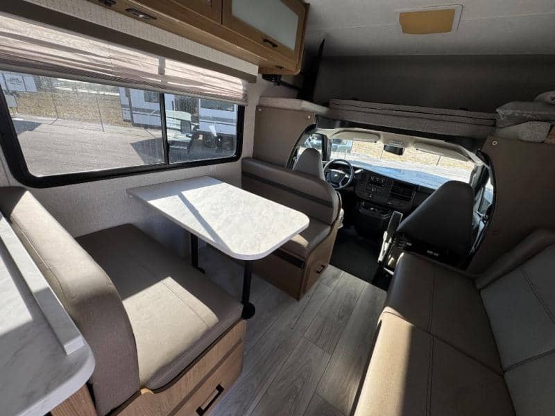 2024 Coachmen 2024 Coachmen Leprechaun - thumbnail 11