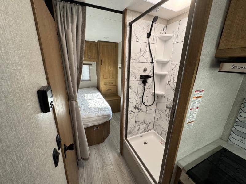 2024 Coachmen 2024 Coachmen Leprechaun - thumbnail 15