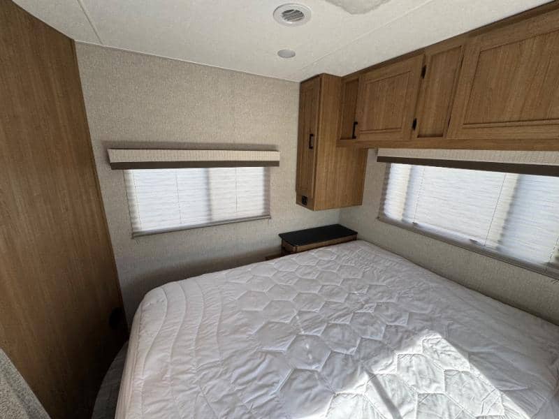 2024 Coachmen 2024 Coachmen Leprechaun - thumbnail 18