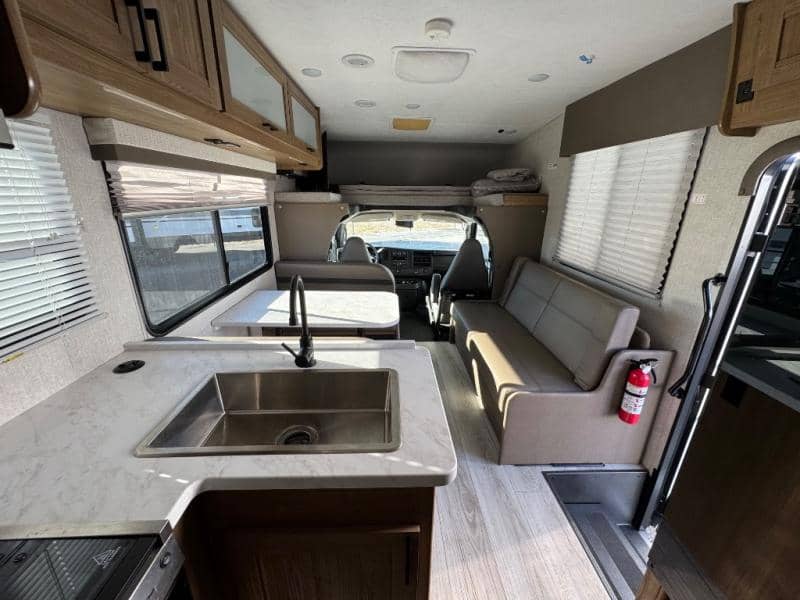 2024 Coachmen 2024 Coachmen Leprechaun - thumbnail 9