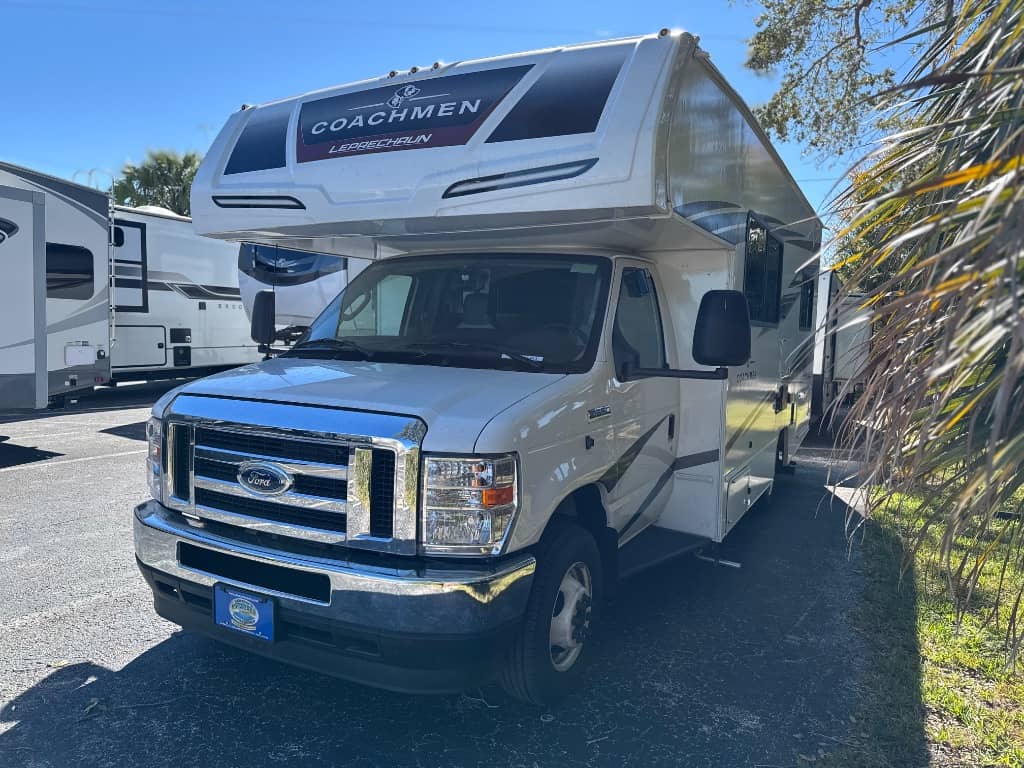 2025 Coachmen 2025 Coachmen Leprechaun - thumbnail 3