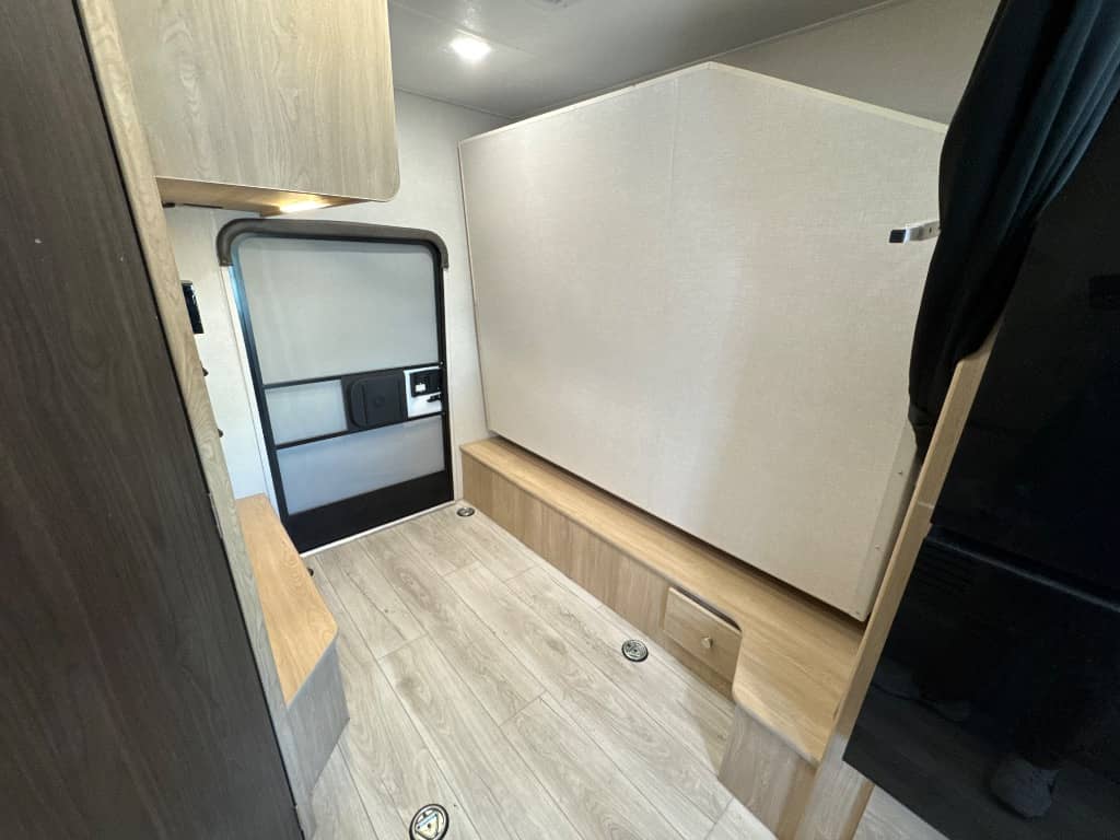 2025 Coachmen 2025 Coachmen Leprechaun - thumbnail 11