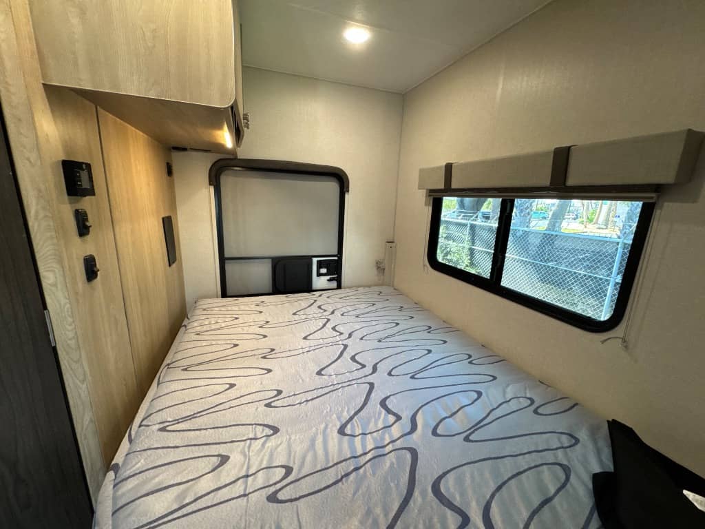 2025 Coachmen 2025 Coachmen Leprechaun - thumbnail 13