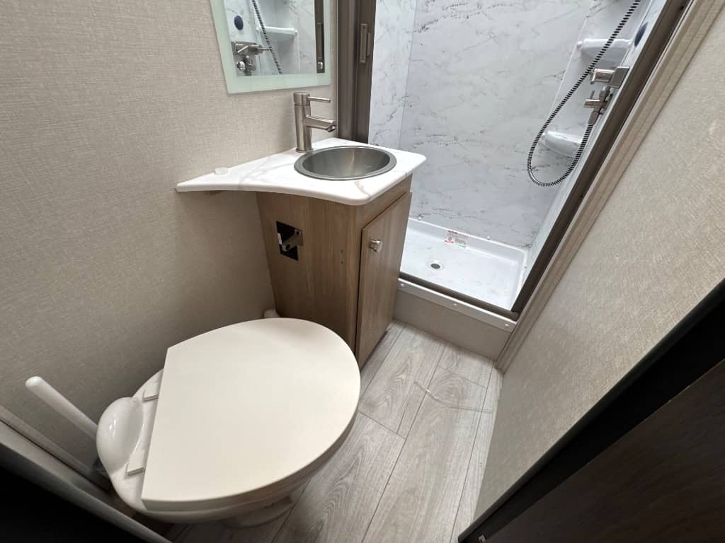 2025 Coachmen 2025 Coachmen Leprechaun - thumbnail 14