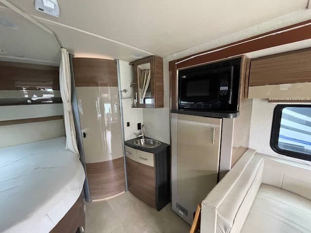 2015 Winnebago 2015 Winnebago Navion - thumbnail 8