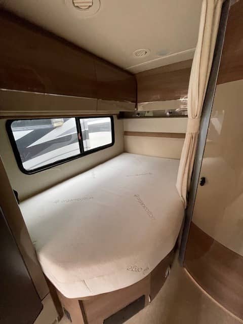 2015 Winnebago 2015 Winnebago Navion - thumbnail 9