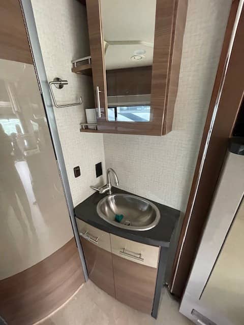 2015 Winnebago 2015 Winnebago Navion - thumbnail 10