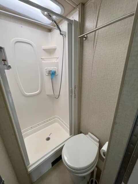 2015 Winnebago 2015 Winnebago Navion - thumbnail 11