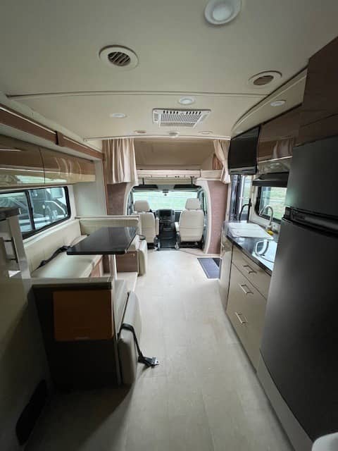 2015 Winnebago 2015 Winnebago Navion - thumbnail 12