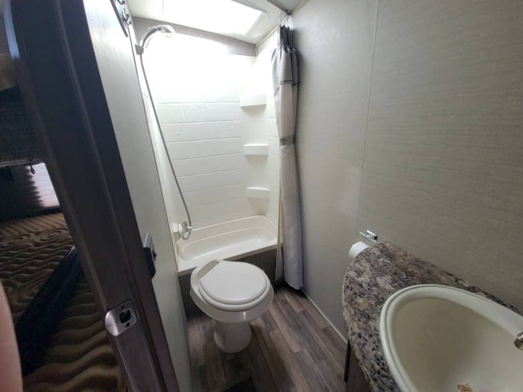 2016 Keystone RV 2016 Keystone RV Cougar - thumbnail 21