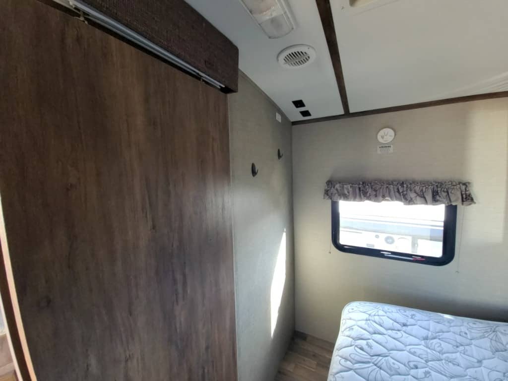 2016 Keystone RV 2016 Keystone RV Cougar - thumbnail 26