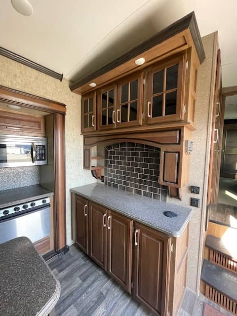 2017 Keystone RV 2017 Keystone RV Montana - thumbnail 5