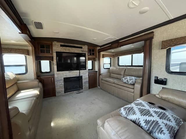 2017 Keystone RV 2017 Keystone RV Montana - thumbnail 7