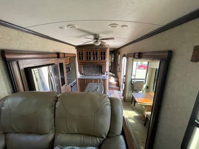 2017 Keystone RV 2017 Keystone RV Montana - thumbnail 8