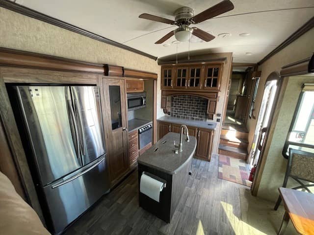 2017 Keystone RV 2017 Keystone RV Montana - thumbnail 9