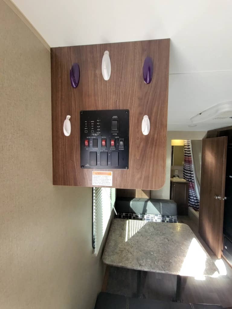 2017 Keystone RV 2017 Keystone RV Coleman Lantern - thumbnail 16