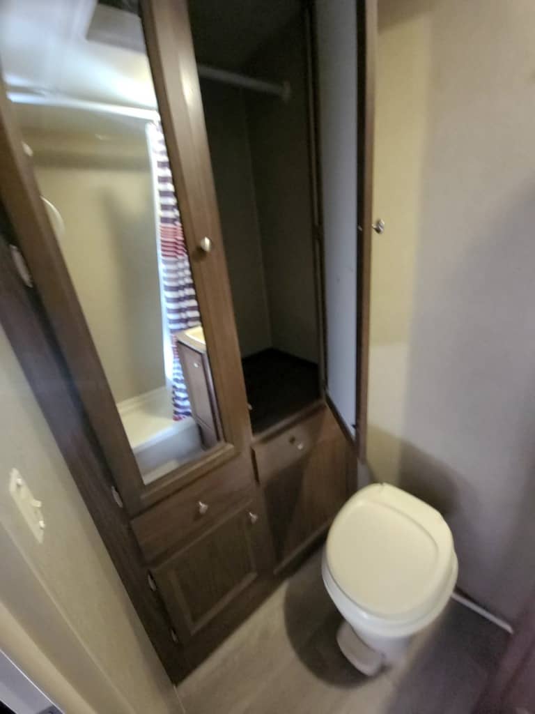 2017 Keystone RV 2017 Keystone RV Coleman Lantern - thumbnail 25