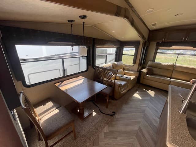 2017 Forest River 2017 Forest River Cedar Creek - thumbnail 3