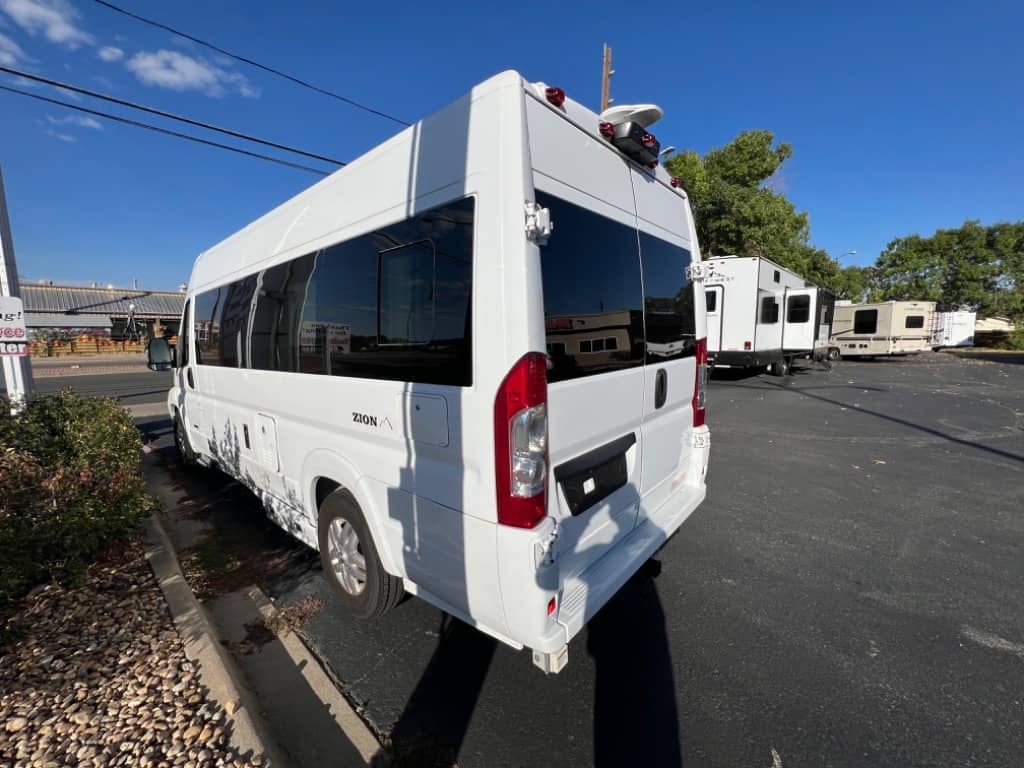 2018 Roadtrek 2018 Roadtrek Thor Motor Coach Zion - thumbnail 3