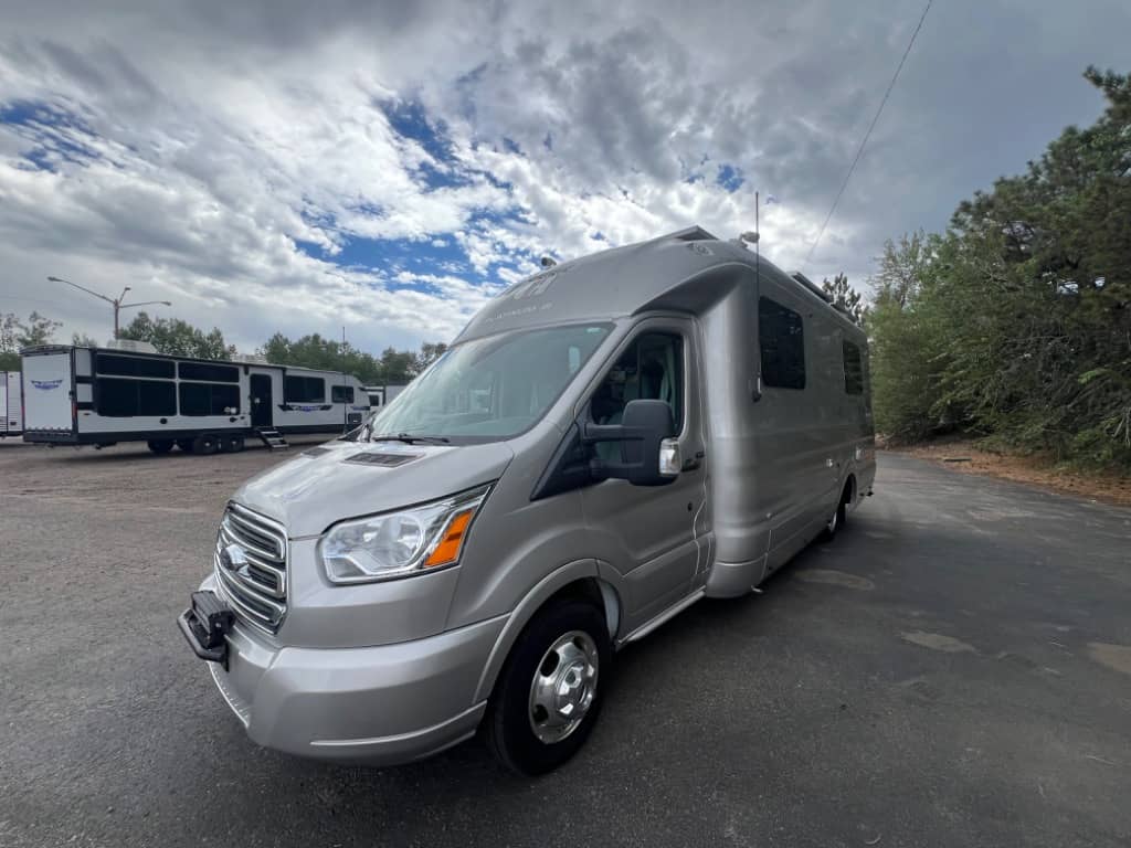 2018 Coach House 2018 Coach House Platinum III - thumbnail 3