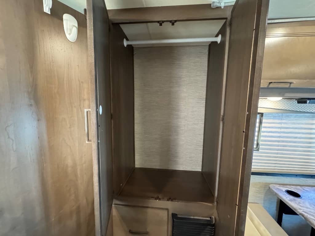 2021 Thor Motor Coach 2021 Thor Motor Coach Four Winds - thumbnail 8