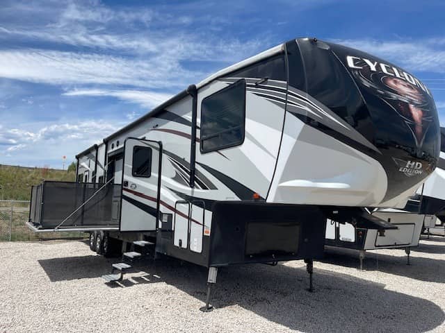 2019 Heartland RV 2019 Heartland RV Cyclone - thumbnail 2