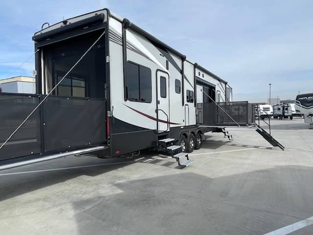 2019 Heartland RV 2019 Heartland RV Cyclone - thumbnail 9