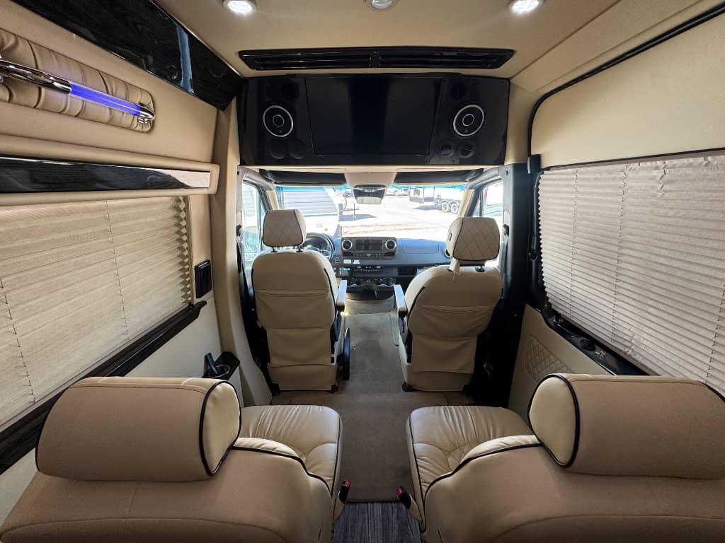 2019 Midwest Automotive Designs 2019 Midwest Automotive Designs Daycruiser - thumbnail 17