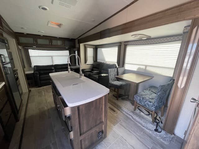 2019 Dutchmen 2019 Dutchmen Astoria - thumbnail 3