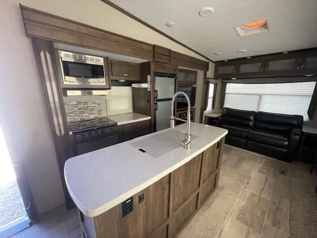 2019 Dutchmen 2019 Dutchmen Astoria - thumbnail 4