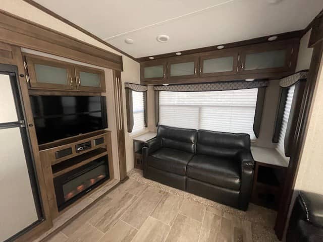 2019 Dutchmen 2019 Dutchmen Astoria - thumbnail 5