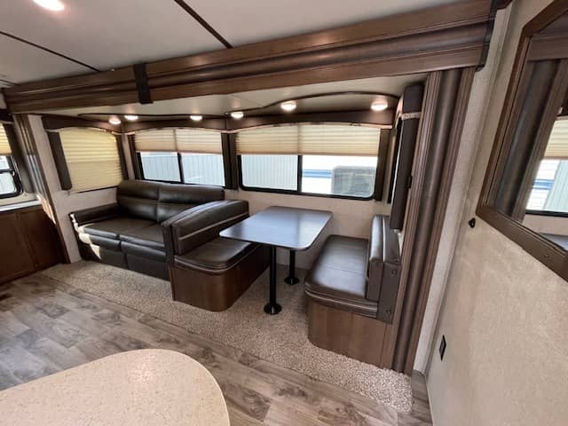 2019 Keystone RV 2019 Keystone RV Cougar Half-Ton - thumbnail 4