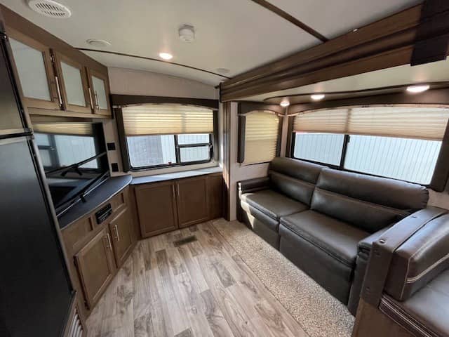 2019 Keystone RV 2019 Keystone RV Cougar Half-Ton - thumbnail 6