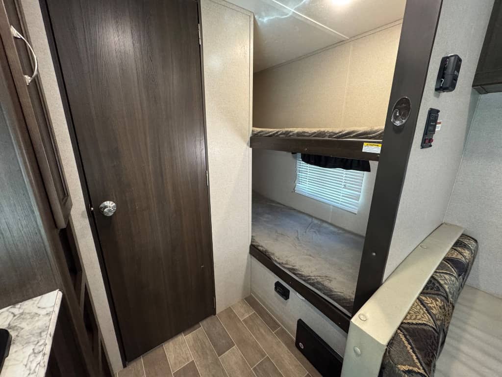 2019 Keystone RV 2019 Keystone RV Springdale Mini - thumbnail 7