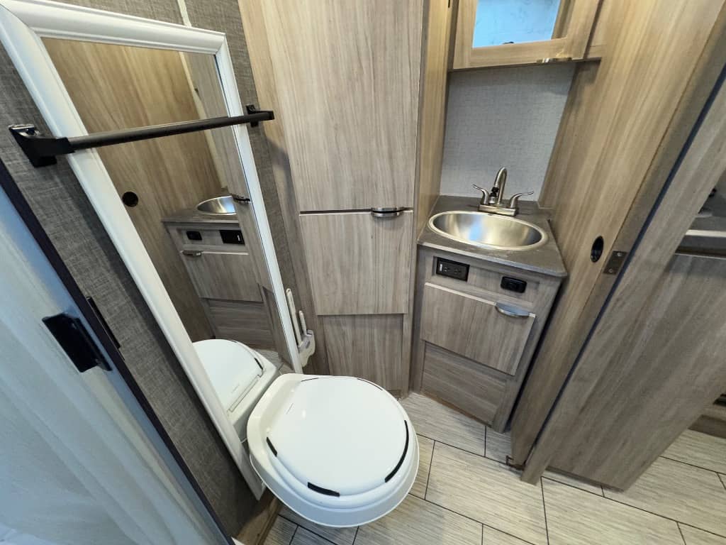 2021 Winnebago 2021 Winnebago Micro Minnie - thumbnail 10