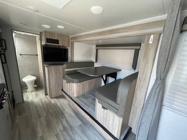 2021 Winnebago 2021 Winnebago Micro Minnie - thumbnail 4