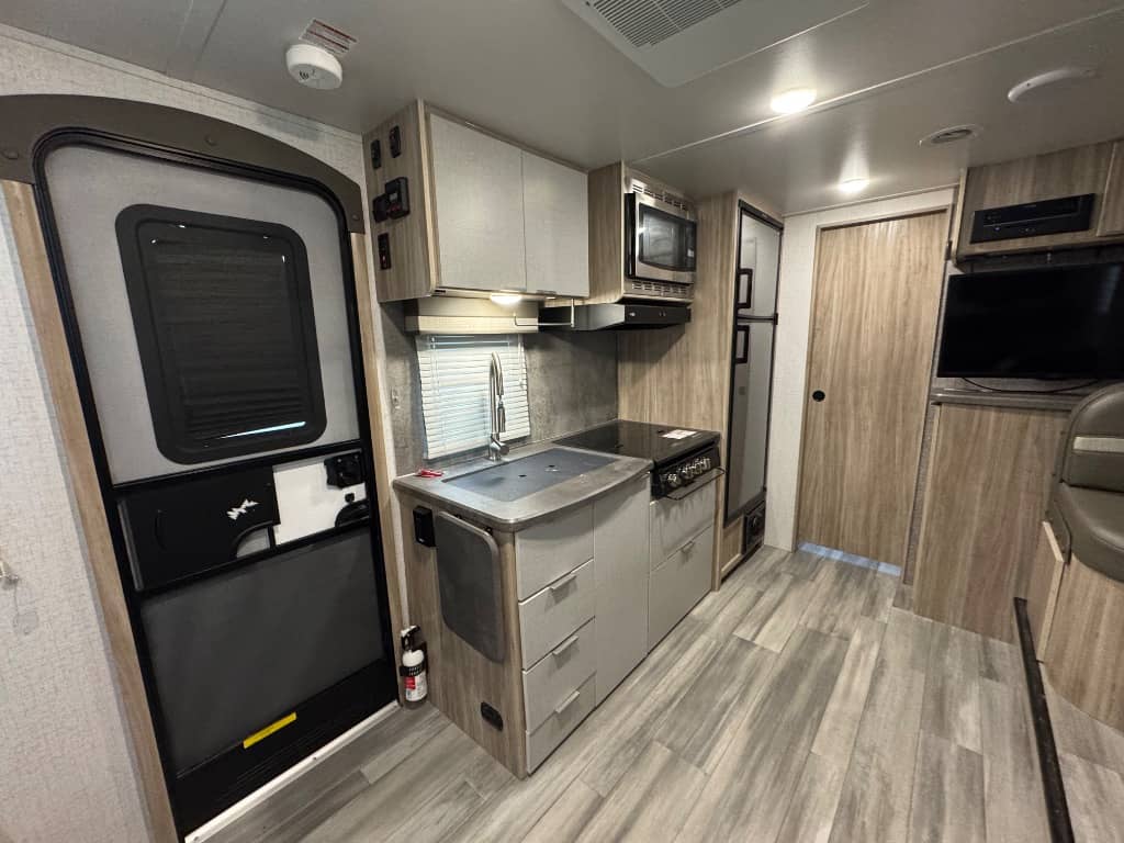 2021 Winnebago 2021 Winnebago Micro Minnie - thumbnail 9